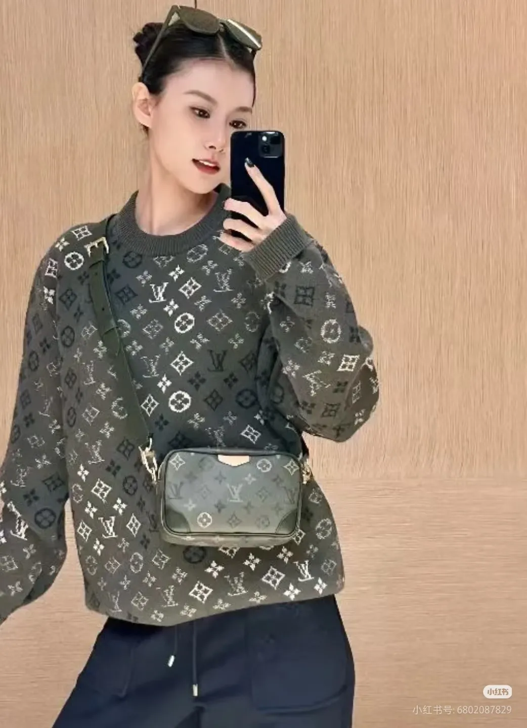 Louis Vuitton/Louis Vuitton military green old flower jacquard round neck knitted sweater